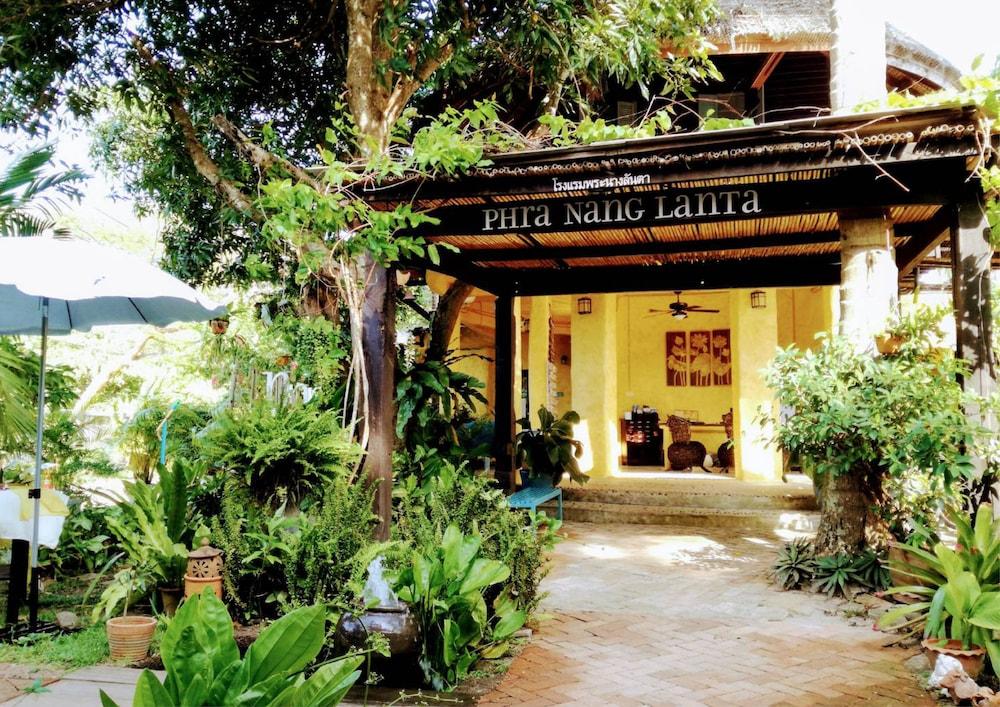Vacation Village Phra Nang Lanta - Sha Extra Plus Koh Lanta Bagian luar foto